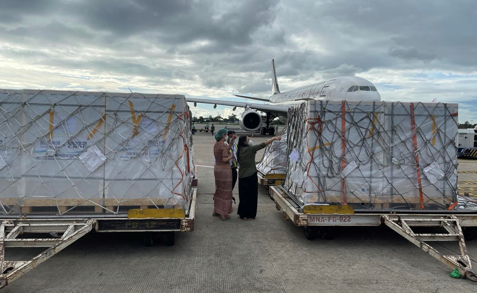 တရုတ်ပြည်သူ့သမ္မတနိုင်ငံမှ ဝယ်ယူသည့် Sinopharm အမှတ်တံဆိပ် ကိုဗစ်-၁၉ ရောဂါ ကာကွယ်ဆေး အကြိမ်ရေ (၂,၀၀၀,၀၀၀) ရန်ကုန်အပြည်ပြည်ဆိုင်ရာလေဆိပ်သို့ရောက်ရှိ 