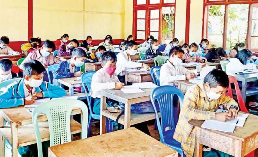 လူတိုင်း လူတိုင်းသည် . . . 