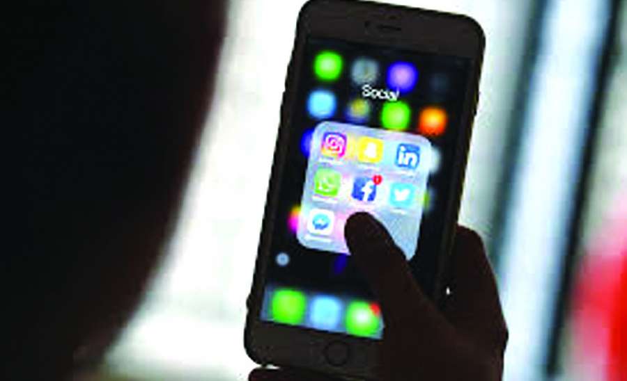 လက်ကိုင်ဖုန်းစွဲလမ်းခြင်းနှင့် နောက်ဆက်တွဲ ကျန်းမာရေးဆိုးကျိုးအမျိုးမျိုး