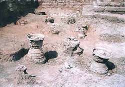 ဗိဿနိုးမြို့ဟောင်းမှ အနုပညာလက်ရာမြောက် ပျူအရိုးအိုးများ