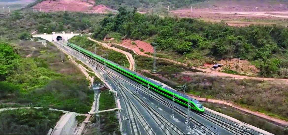 ဒေသတွင်း ပတ်ဝန်းကျင်အခင်းအကျင်းများကို ရှုမျှော်လေ့လာကြည့်သော် . . .